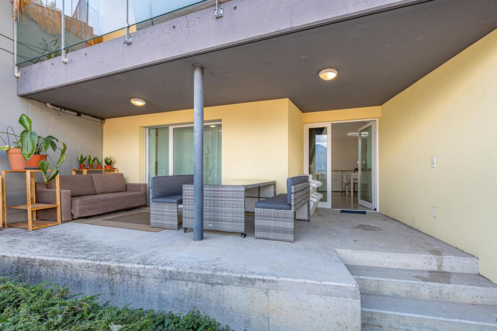 Imperial Of 2 With A View And Garden Behind The Station And 10 Min From The Of Lugano