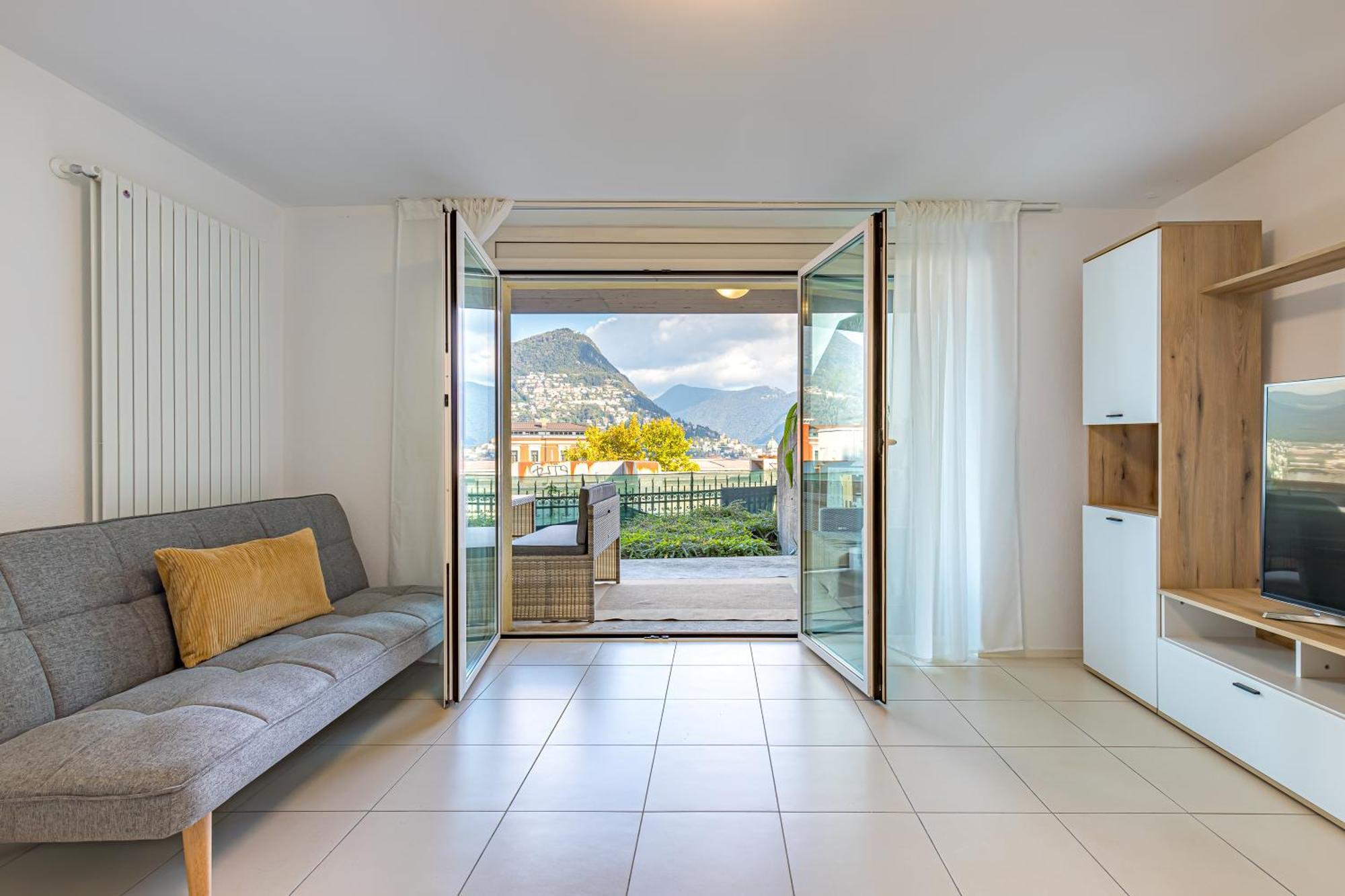 Imperial Of 2 With A View And Garden Behind The Station And 10 Min From The Of Lugano
