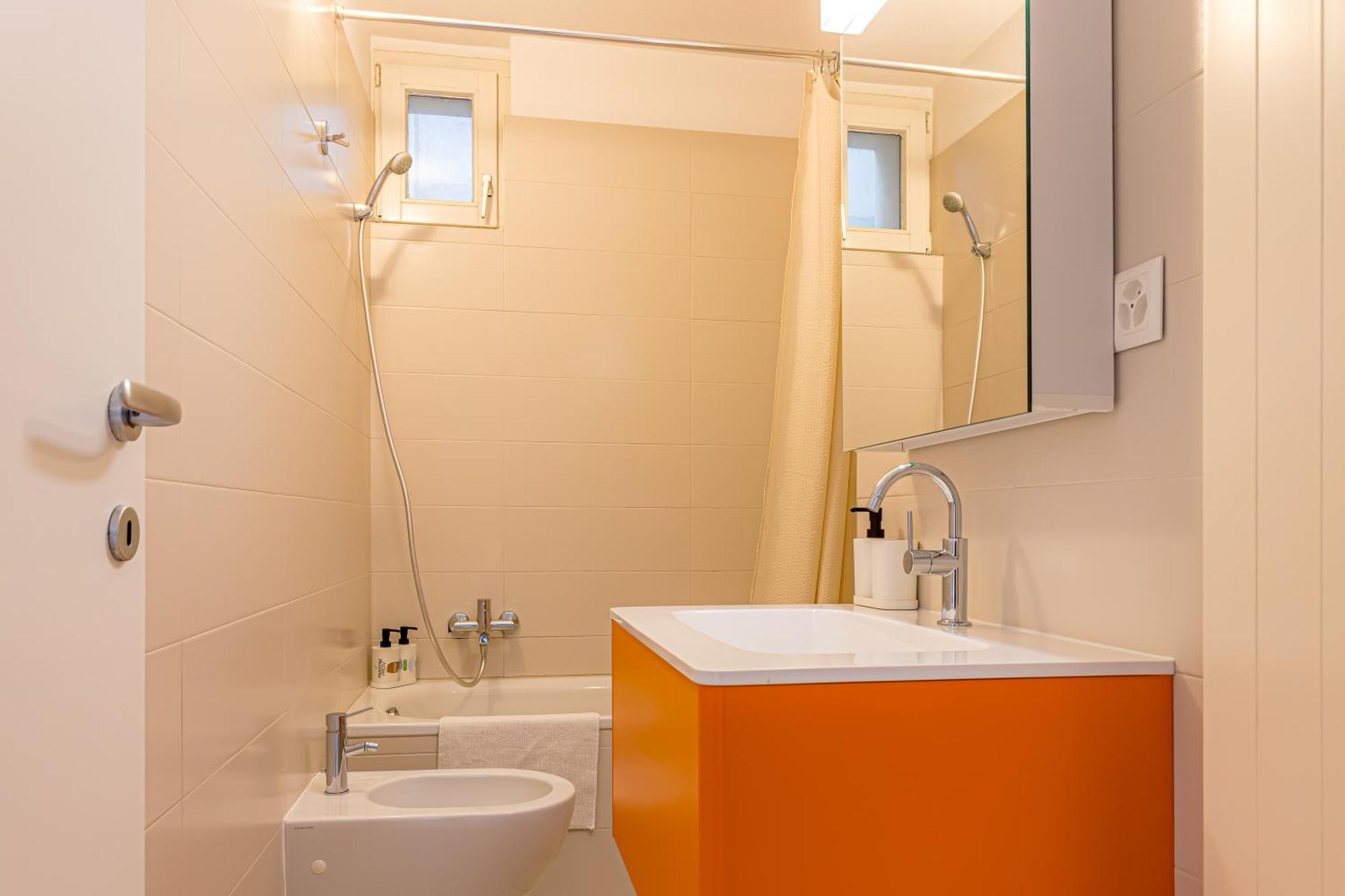 Appartamento Imperial Of 2 With A View And Garden Behind The Station And 10 Min From The Of Lugano